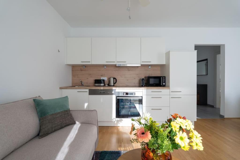 Hm • Sleek 1Br Home With Balcony Βιέννη Εξωτερικό φωτογραφία