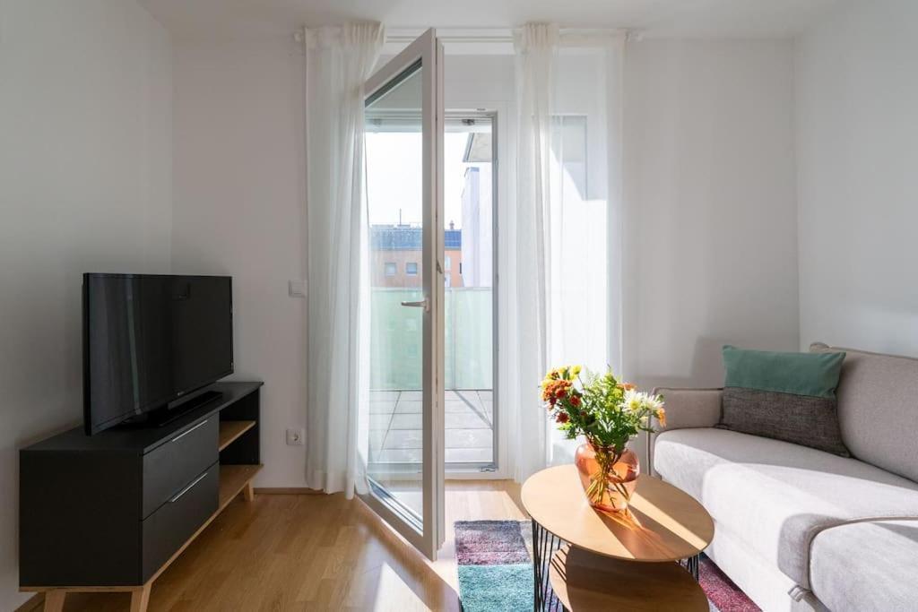 Hm • Sleek 1Br Home With Balcony Βιέννη Εξωτερικό φωτογραφία