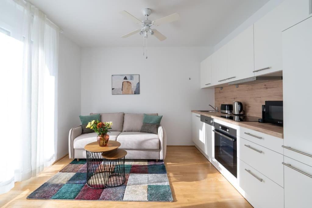 Hm • Sleek 1Br Home With Balcony Βιέννη Εξωτερικό φωτογραφία